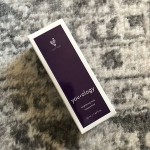 Younique Brightening Mask sealed in box